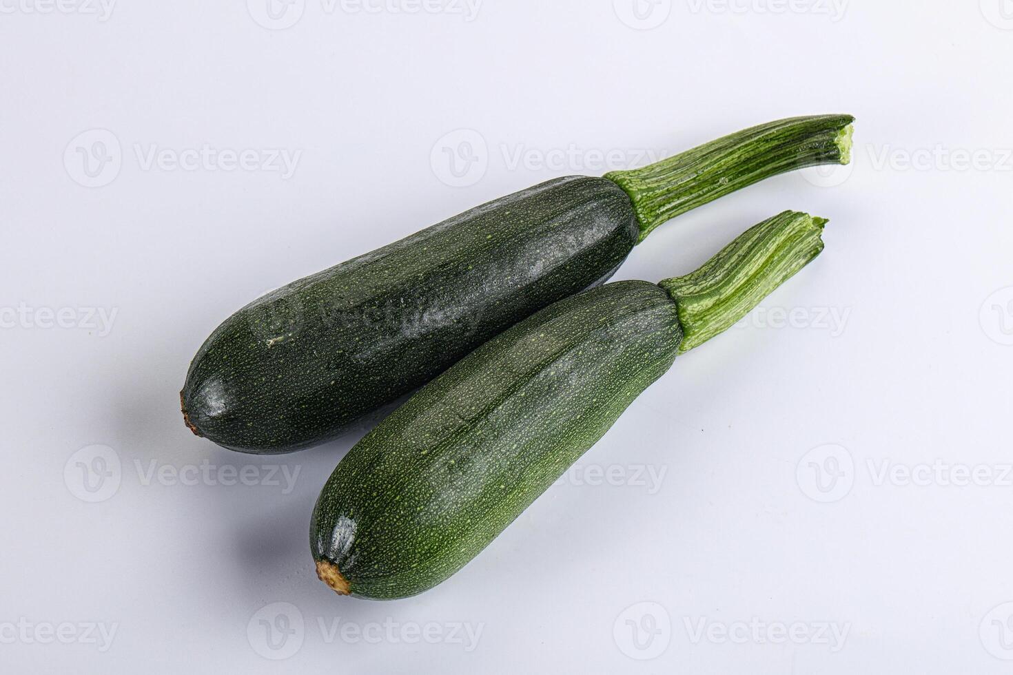 skivad rå ung grön zucchini foto