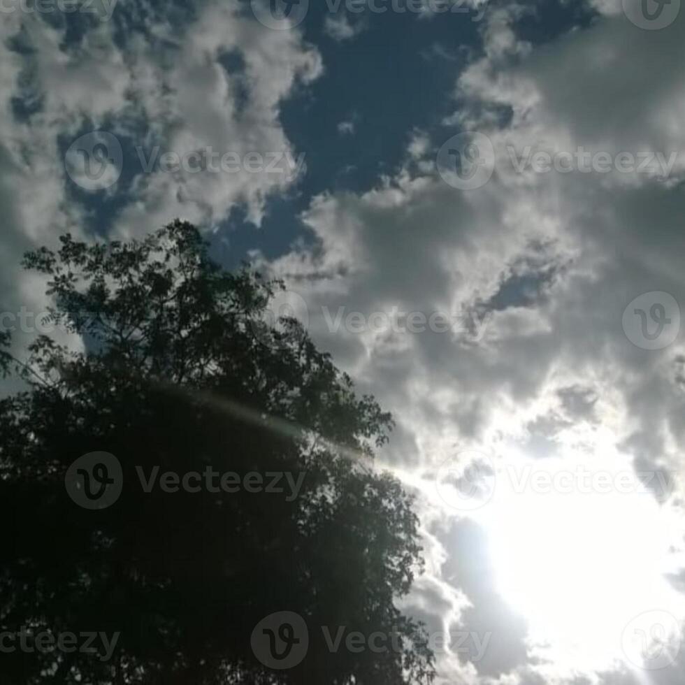 de himmel verkade mycket molnig. foto