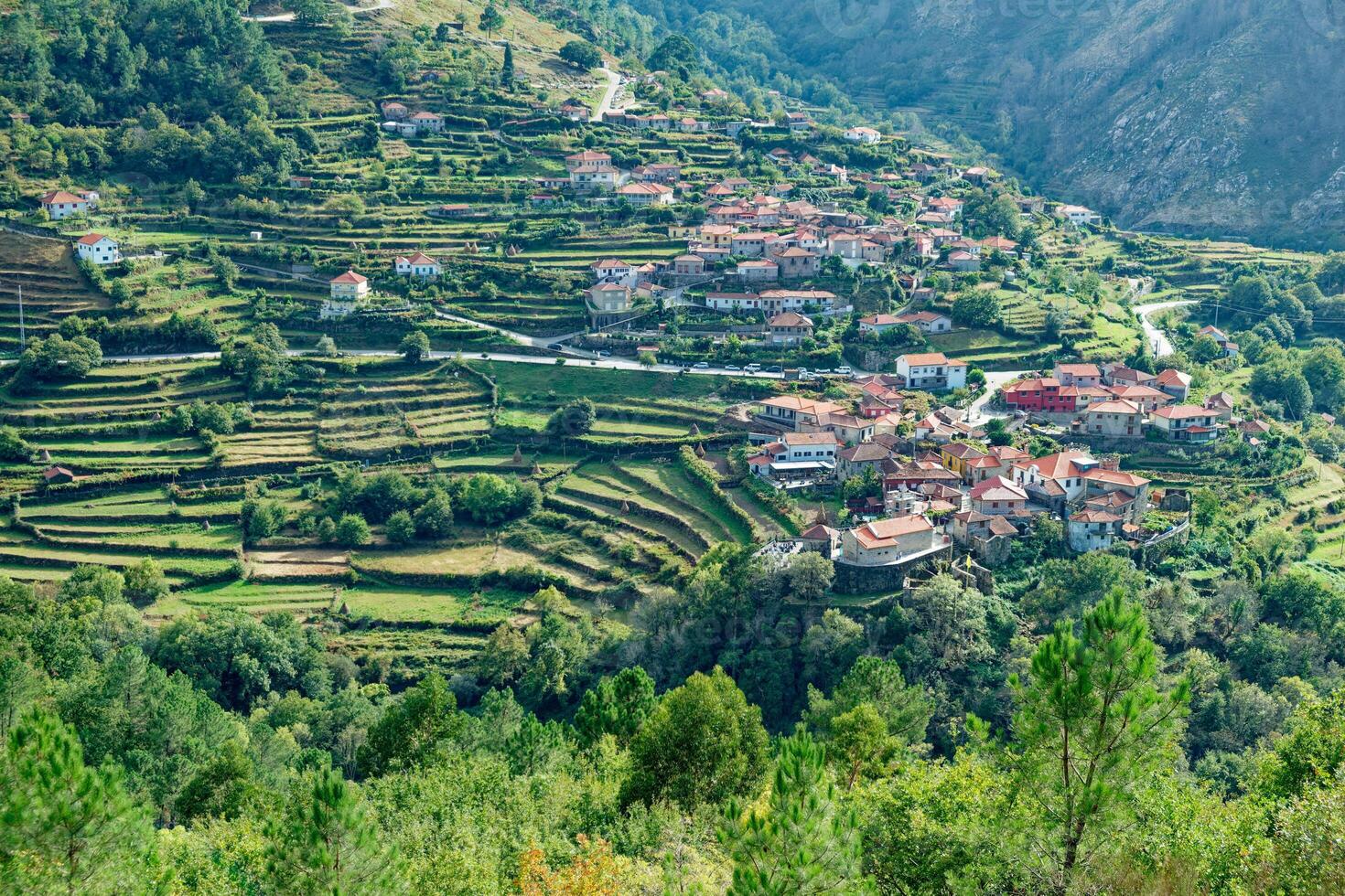 sistelo by i arcos de valdevez, portugal. lantlig turism och avkopplande med natur. ofta anses vara ett av de mest skön byar i portugal och har de smeknamn av liten portugisiska tibet. foto