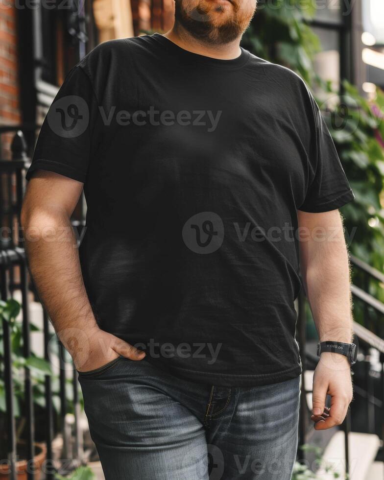 stor storlek fett vuxen man modell i tom svart t skjorta för design attrapp foto