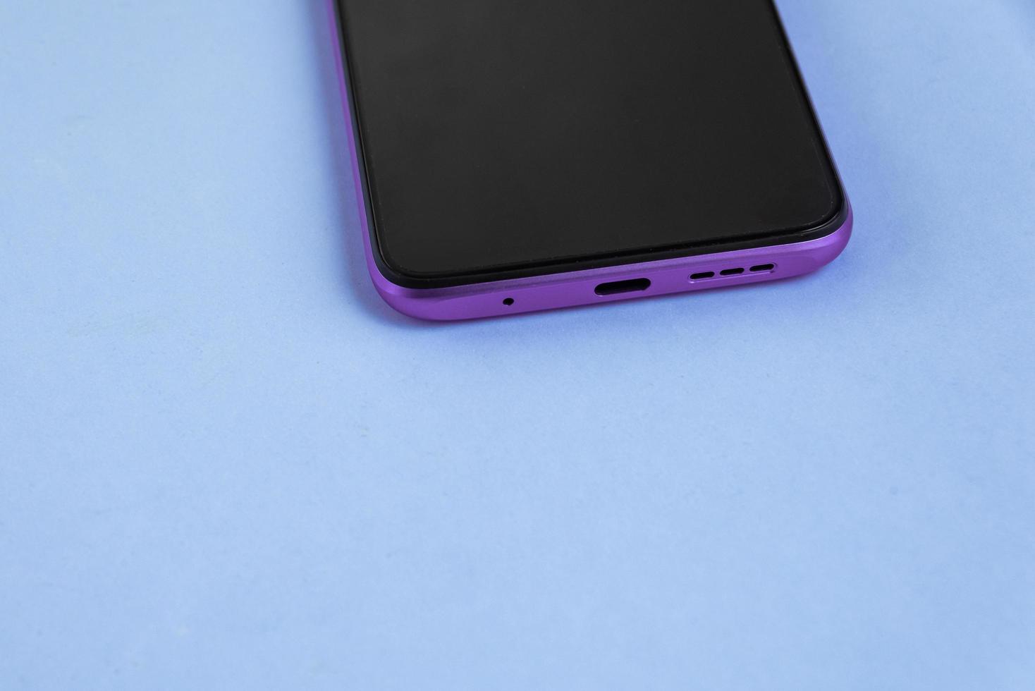 ny mobiltelefon över färgglad bakgrund foto