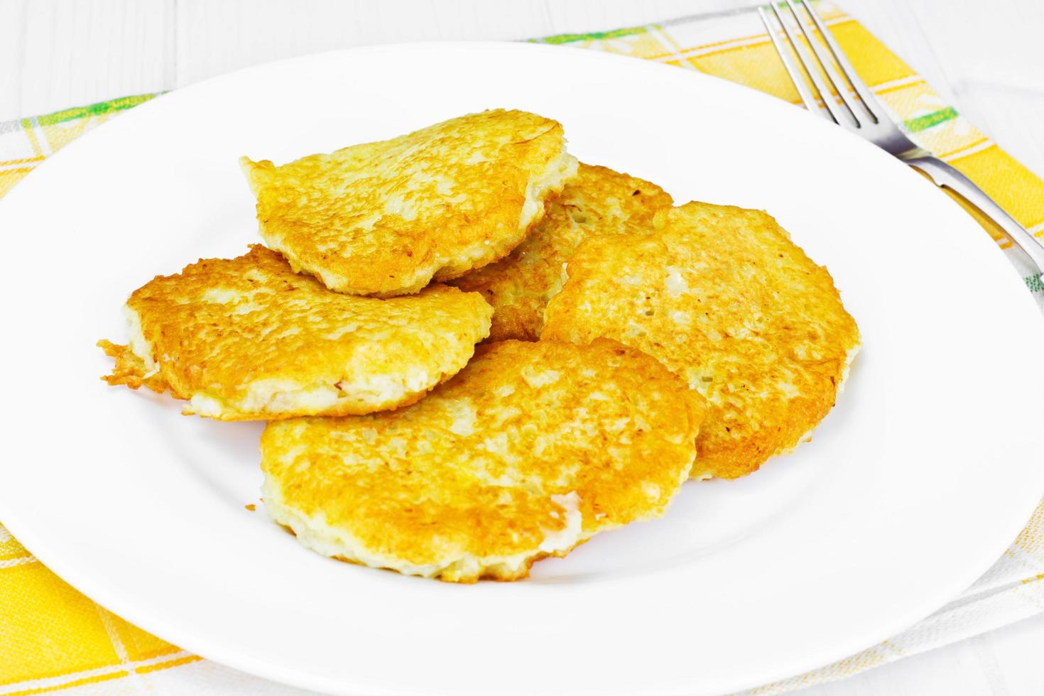 stekta potatispannkakor. vitryska och tyska köket foto