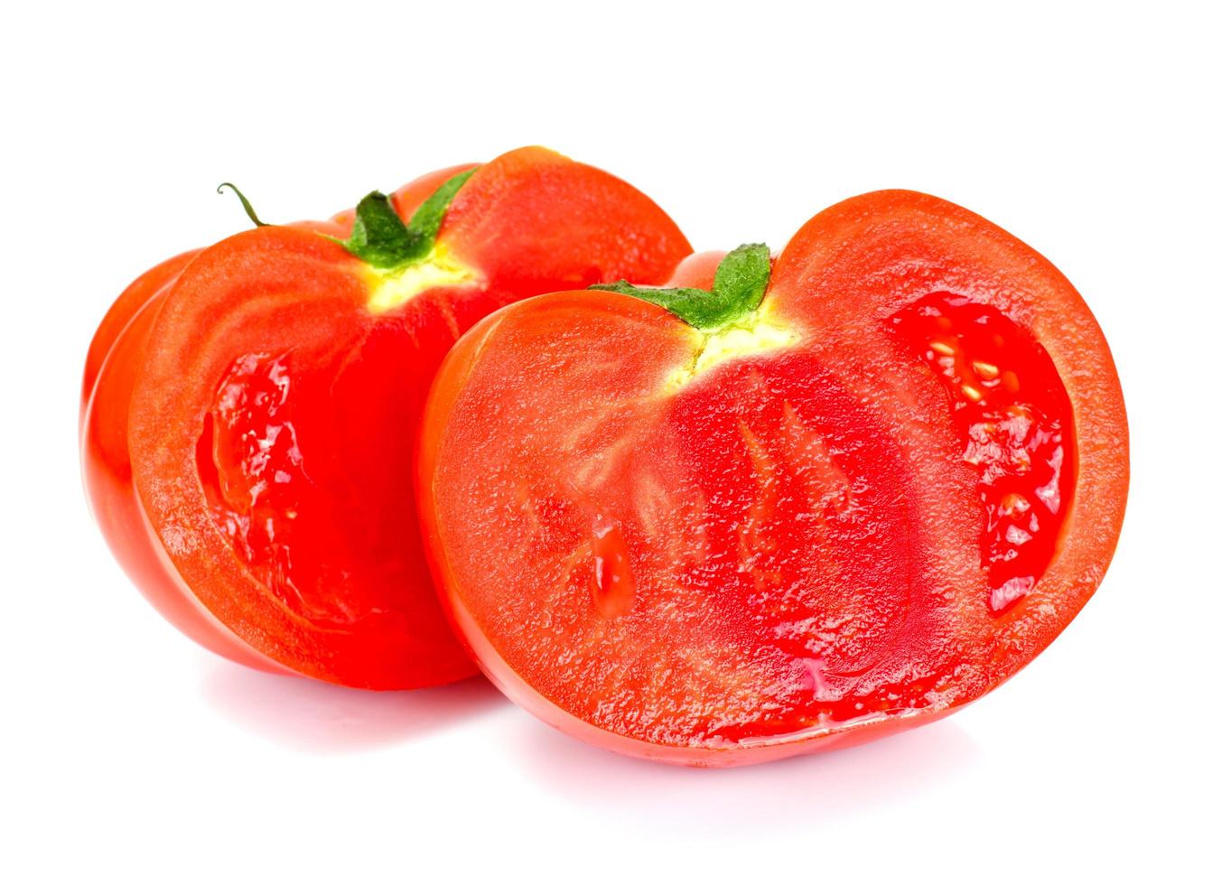 röda tomater isolerad på en vit bakgrund foto