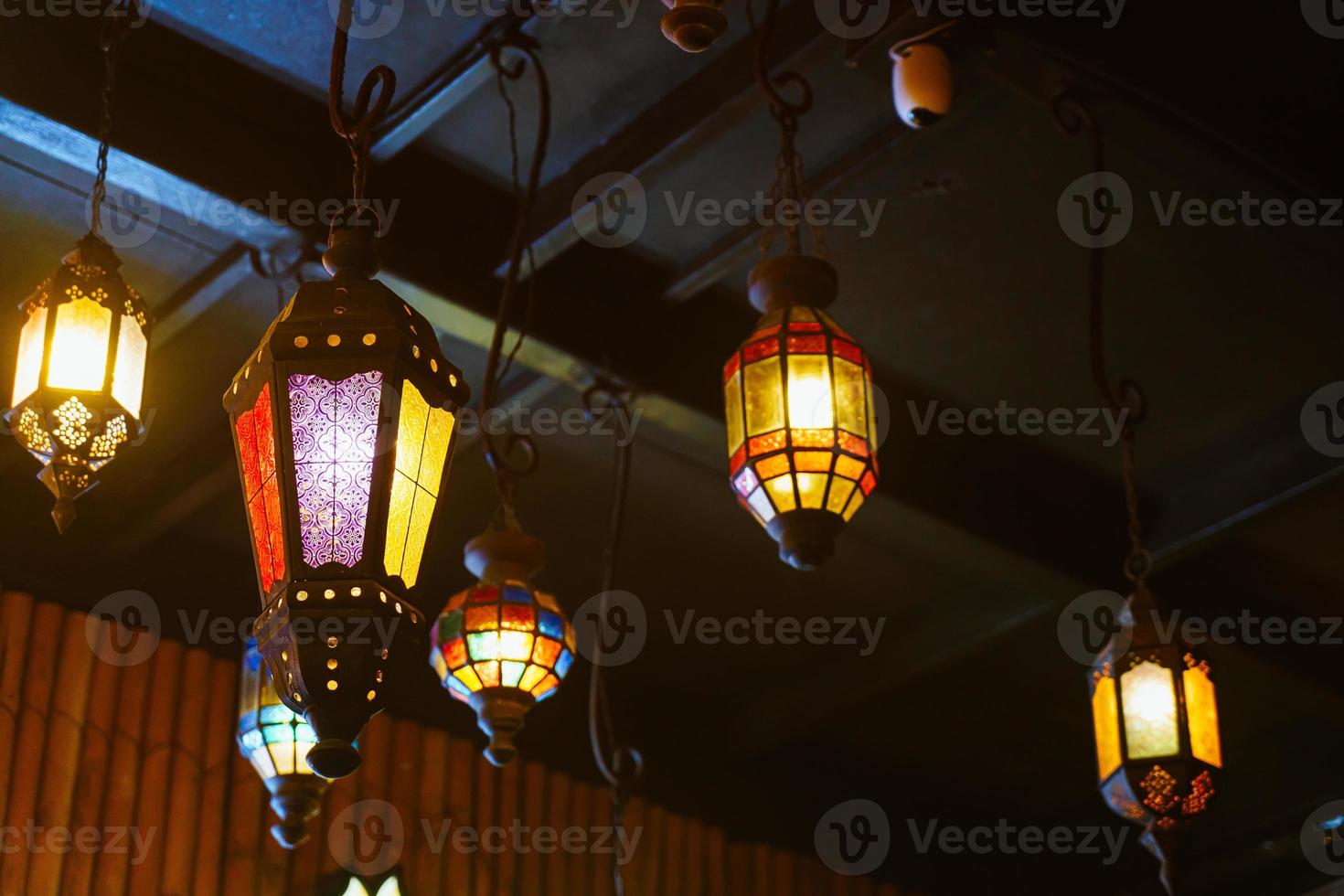 vacker och vintage hängande lampa foto