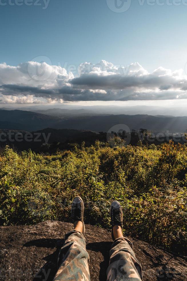 naturskön utsikt över bergen mot himlen under solnedgången foto