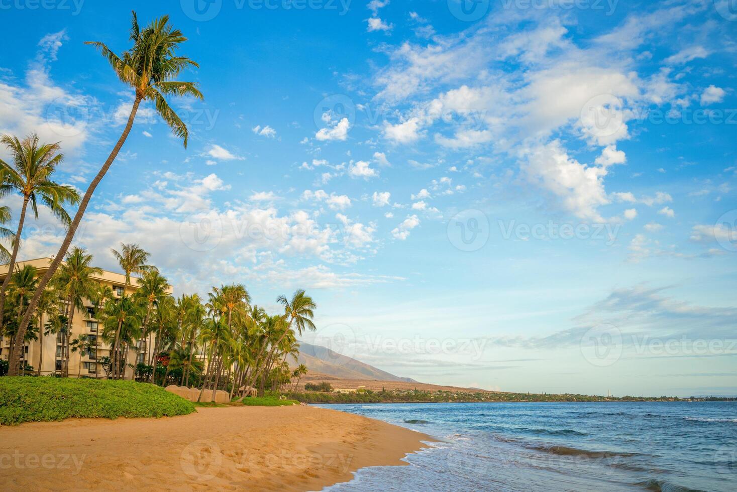 landskap av kaanapali strand på maui ö i hawaii, förenad stater foto