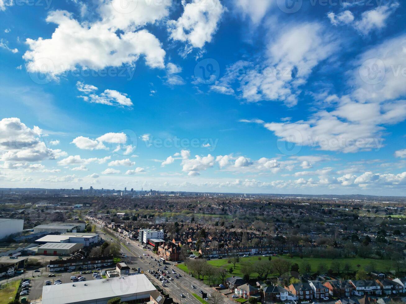 hög vinkel se av bostads- distrikt på birmingham stad av England förenad rike, Mars 30:e, 2024 foto