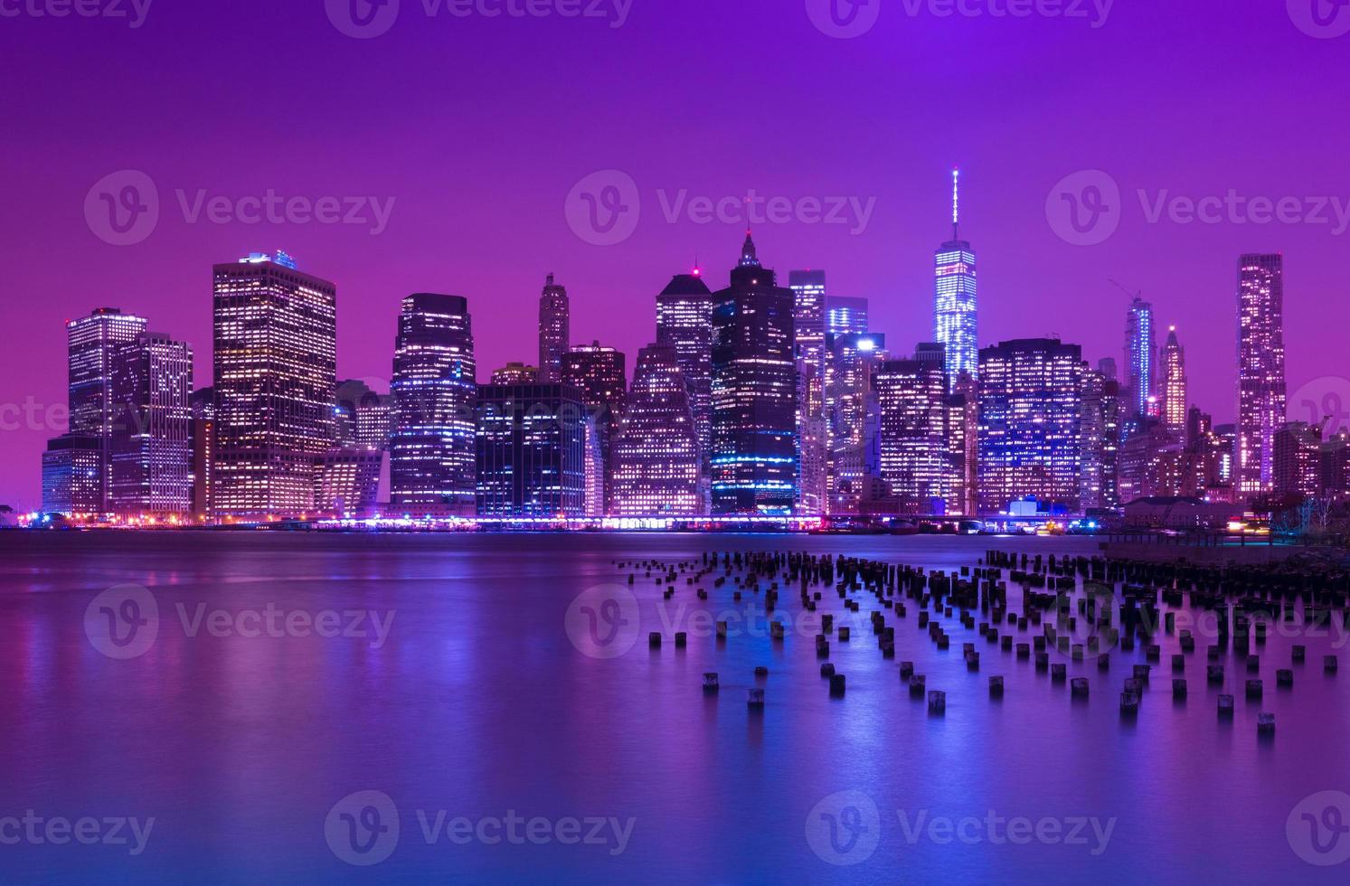 manhattans skyline på natten. new-york stadsbild. ny, usa foto