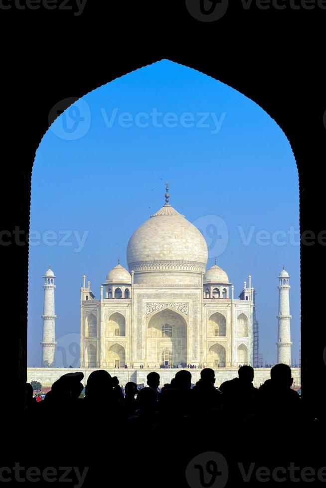 taj mahal på en ljus och klar dag foto