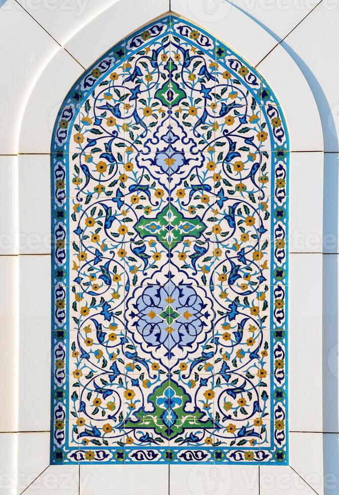 geometrisk traditionell islamic prydnad. keramisk mosaik. foto