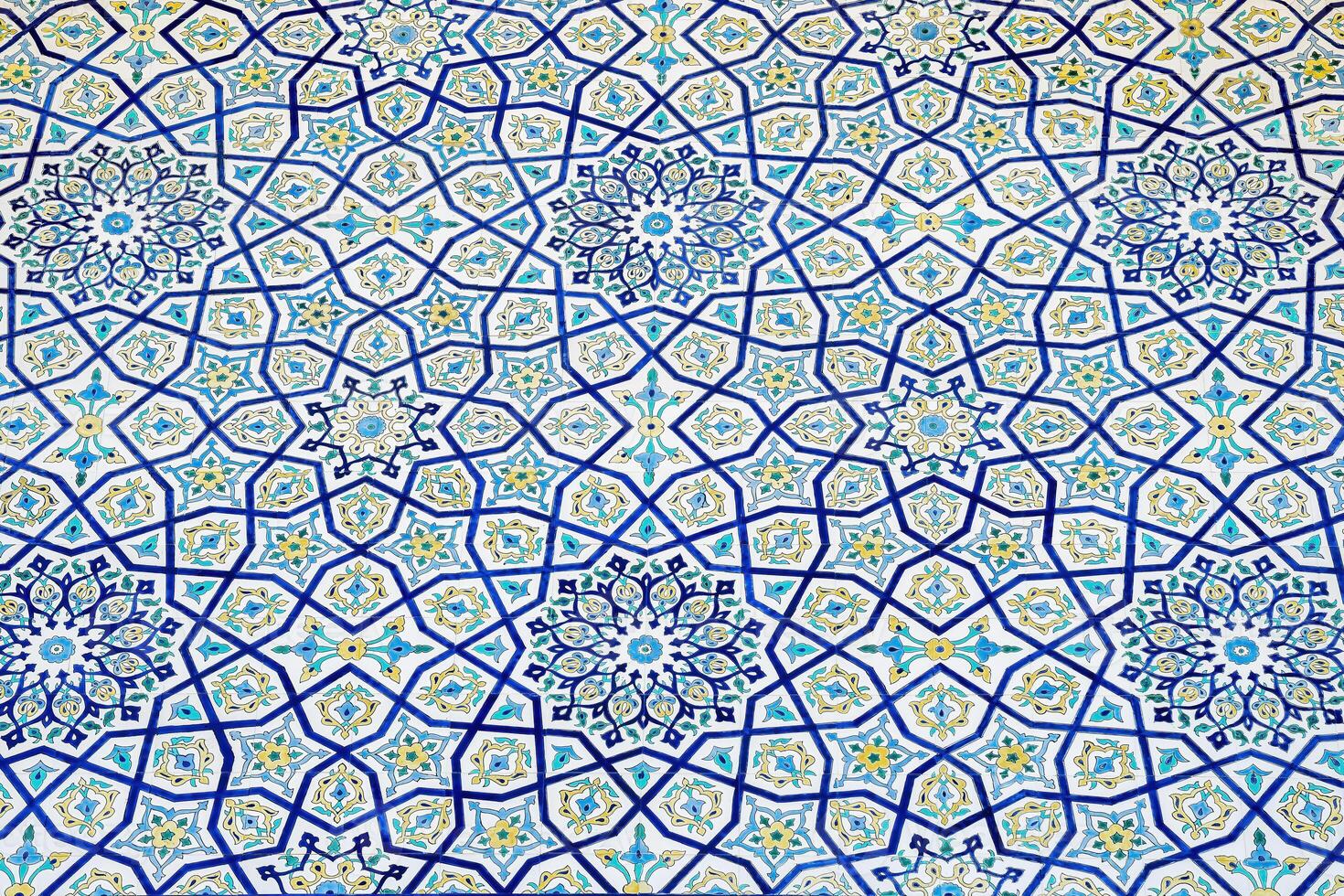 geometrisk traditionell islamic prydnad. fragment av en keramisk mosaik. foto