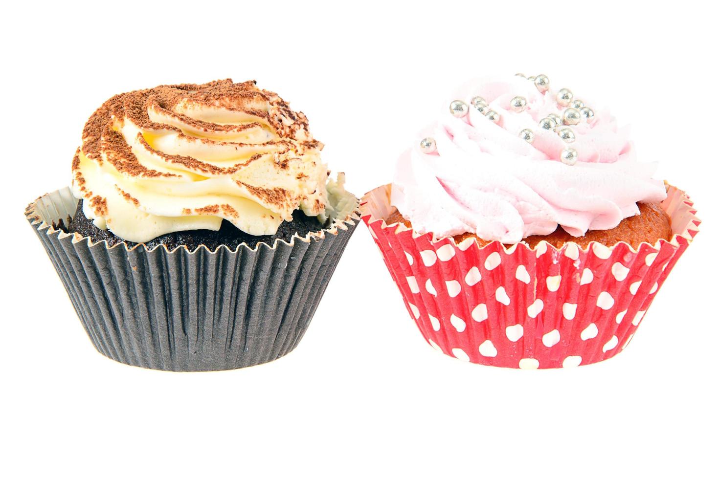 tårta med grädde, cupcake på vit bakgrund foto
