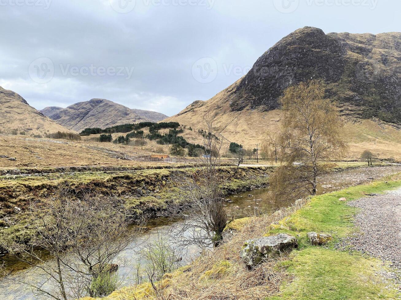 en se av de skottland landsbygden nära de glencoe bergen foto