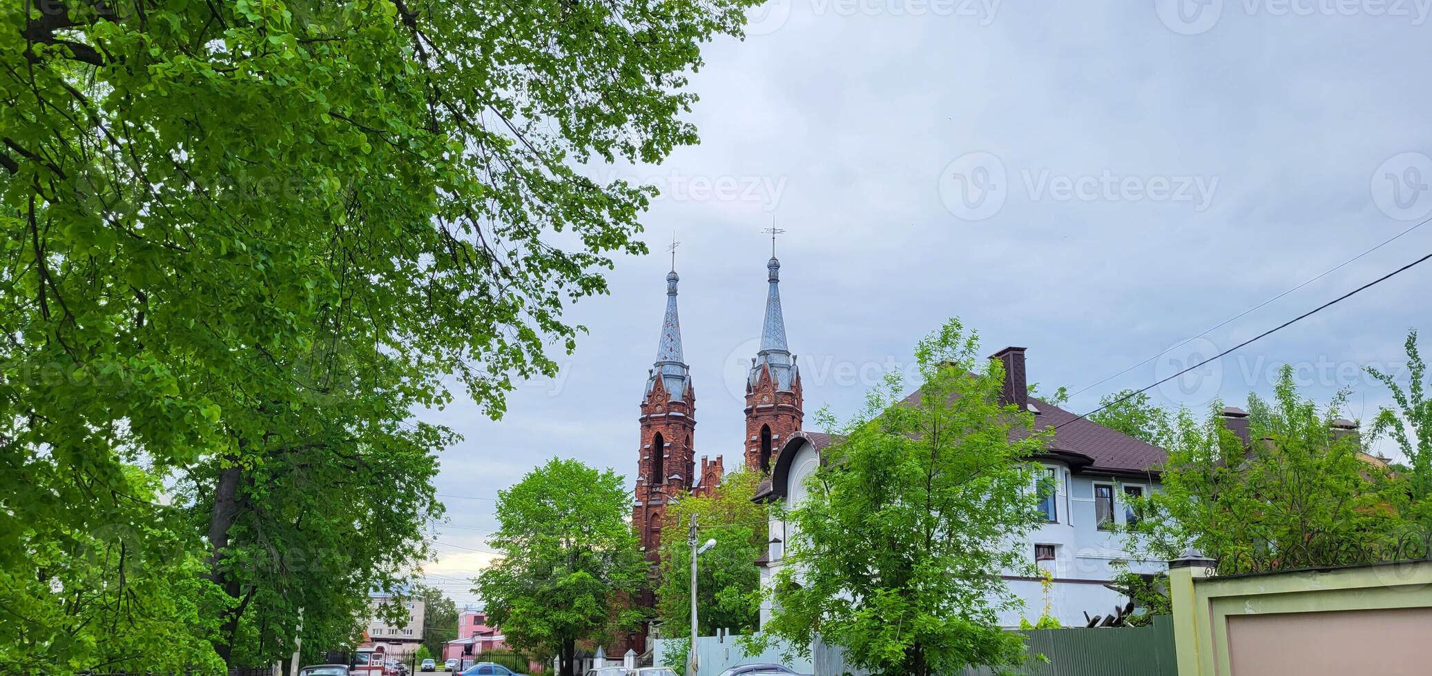 kupoler av de katolik kyrka av de helig hjärta av Jesus i rybinsk, Ryssland. foto