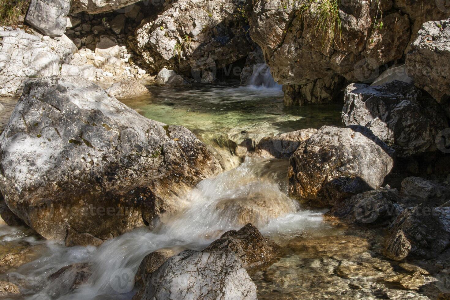 vattendrag i de dolomiter foto