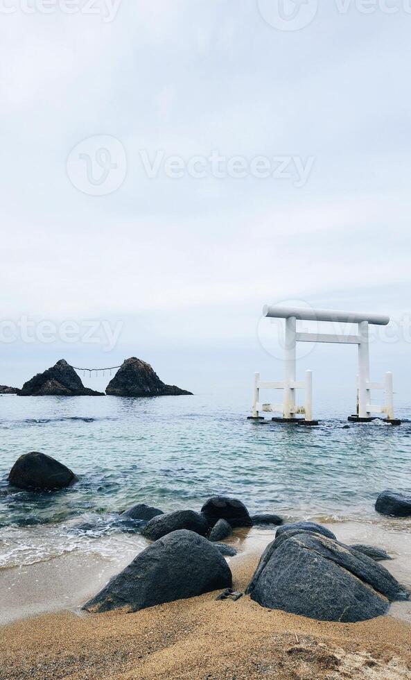 landskap av futamigaura torii, par sten, itoshima, Japan, japansk turist attraktion foto