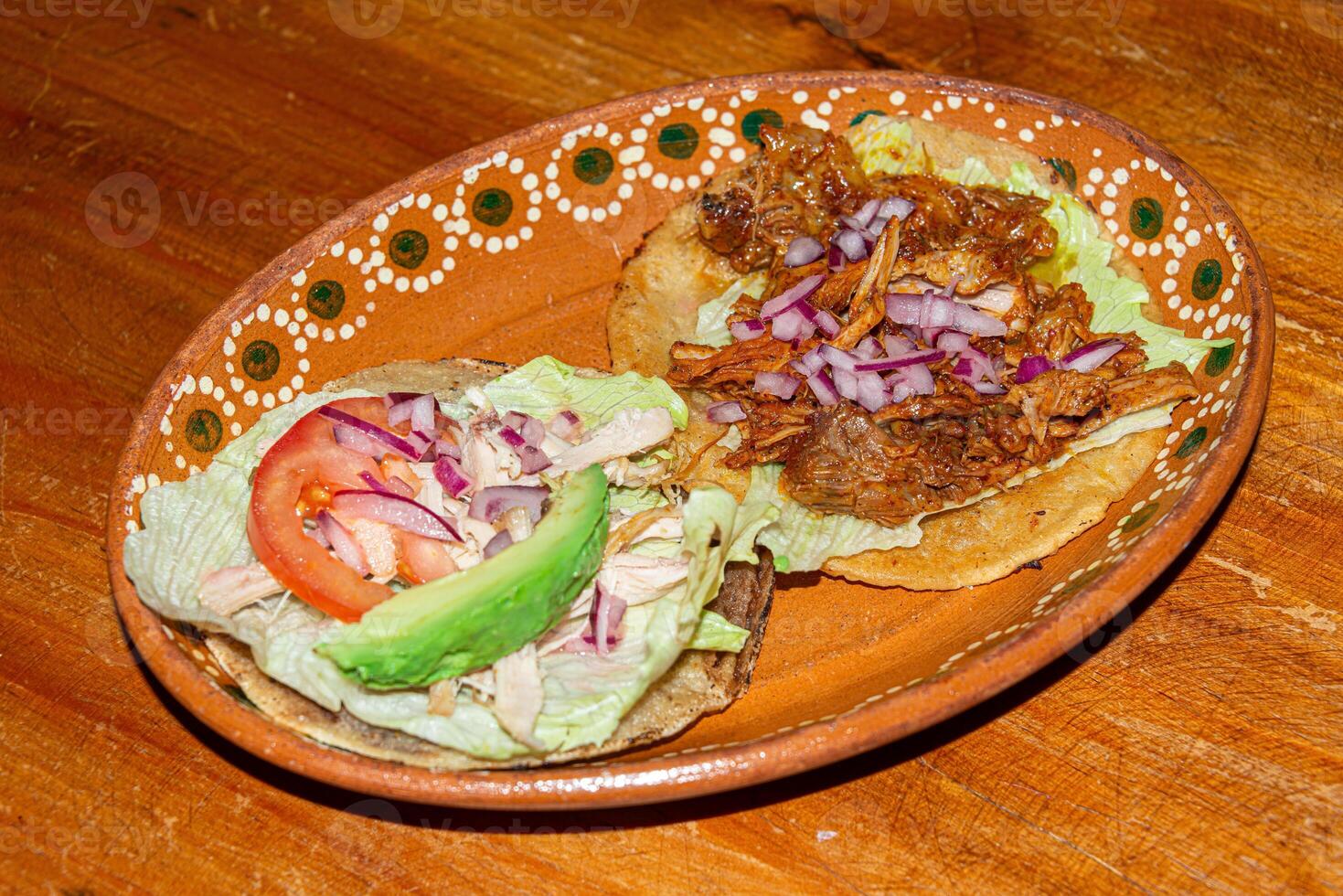 salbutera och panucho typisk mat från yucatan, mexico foto