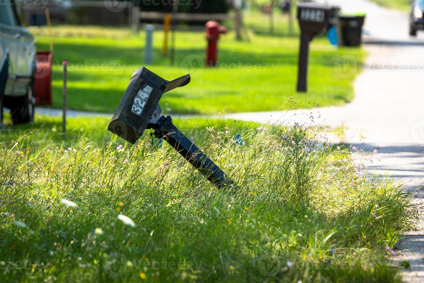 skadad brevlåda träffa förbi bil foto