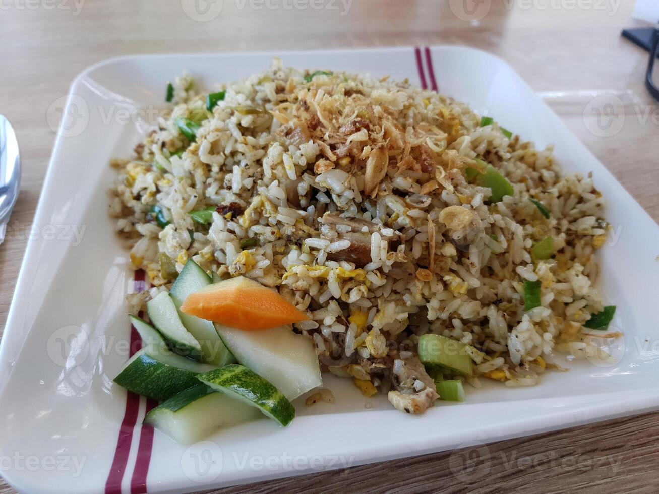 ett av de signatur maträtter från indonesiska restauranger, nasi goreng bebek babe ijo. foto