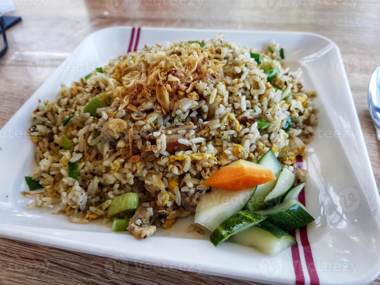 ett av de signatur maträtter från indonesiska restauranger, nasi goreng bebek babe ijo. foto