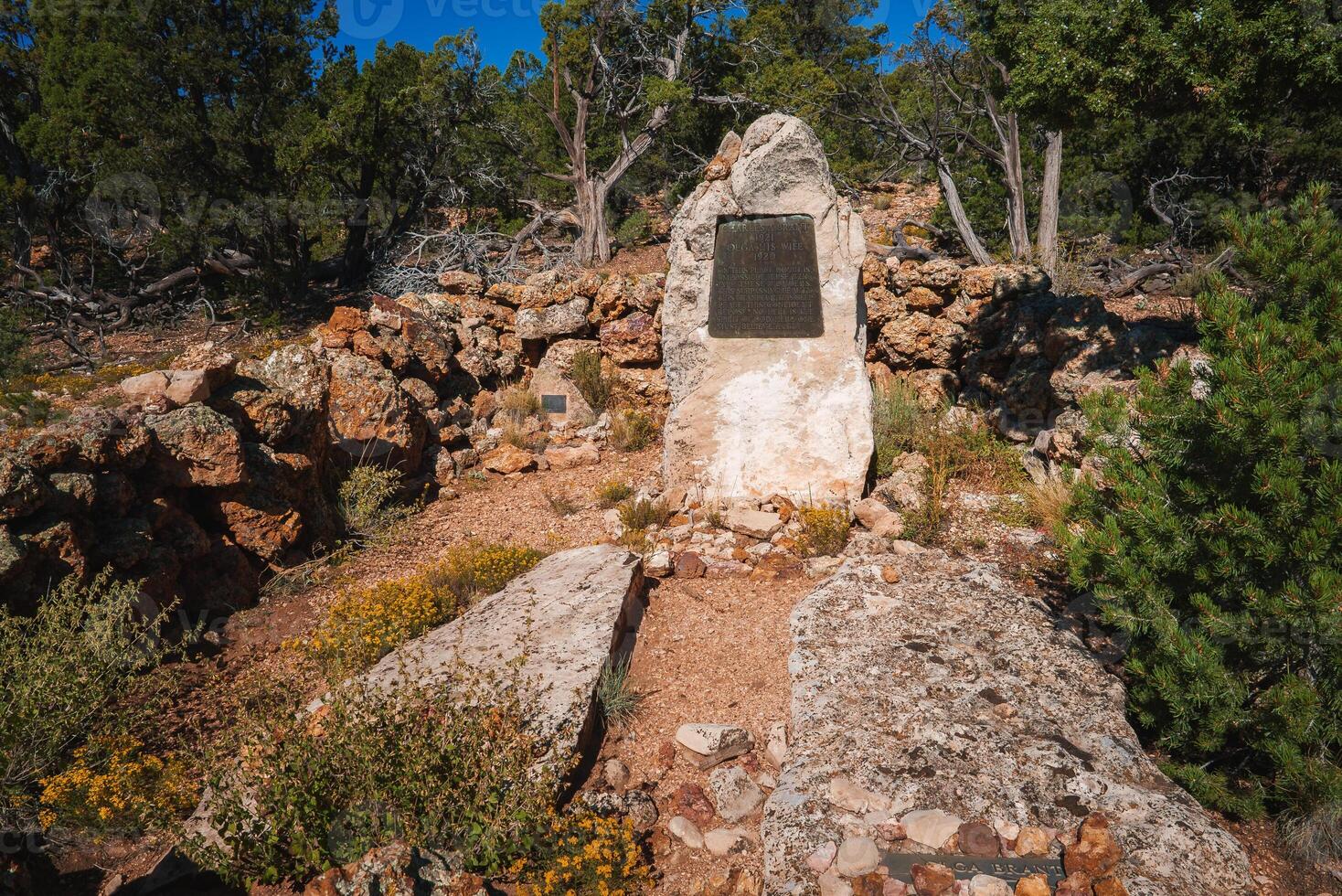 historisk markör monument i naturlig miljö, norr Amerika foto