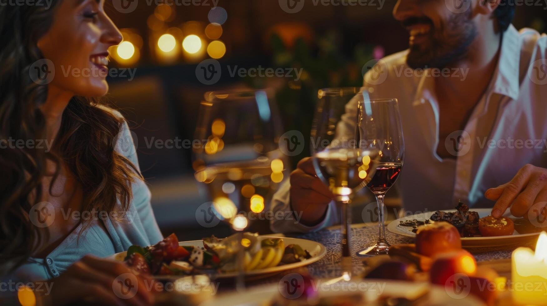 en lyxig dining rum med en snyggt klädd par njuter en romantisk kväll i medan deras personlig kock tar vård av de matlagning foto