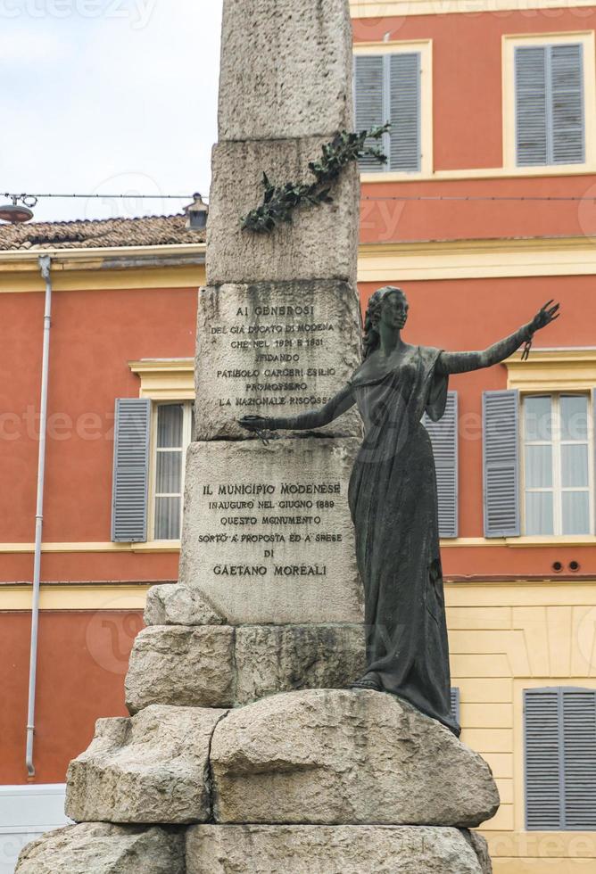 monument för befrielsen i Modena, Italien foto