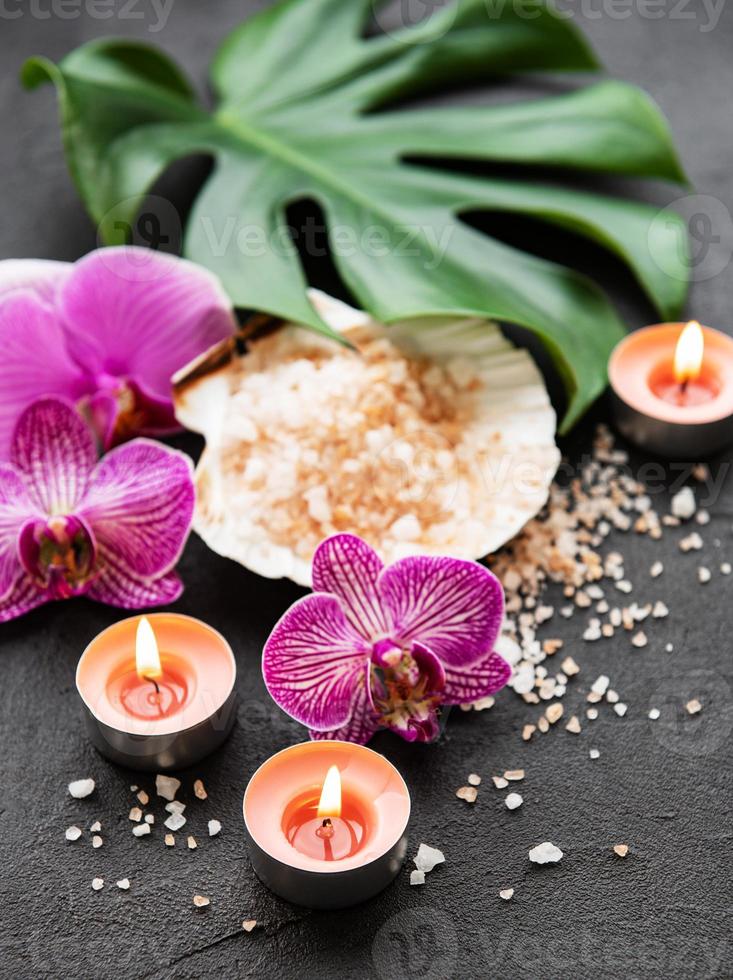 naturliga spaingredienser med orkidéblommor foto