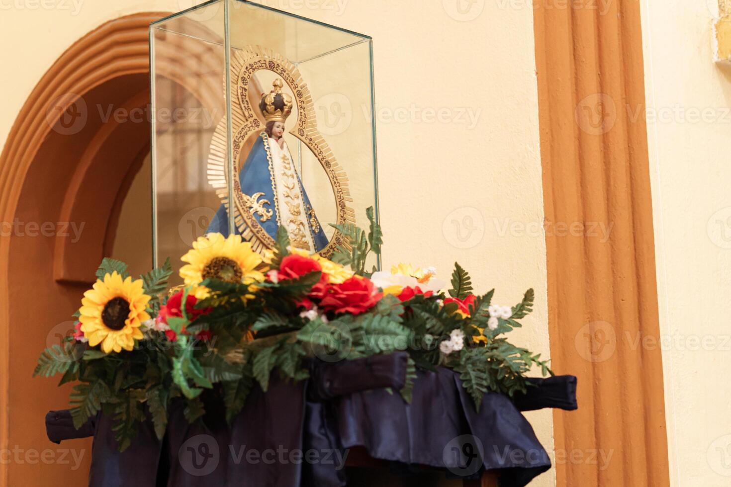 kopia av de staty av vår lady av suyapa i de san isidro katedral i la ceiba, honduras. foto