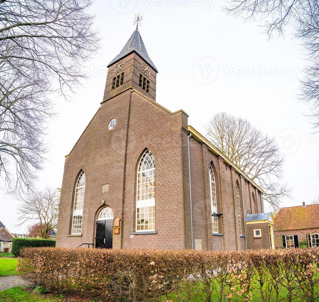 medeltida kyrka i de historisk by av gelselaar, nederländerna. hög kvalitet Foto