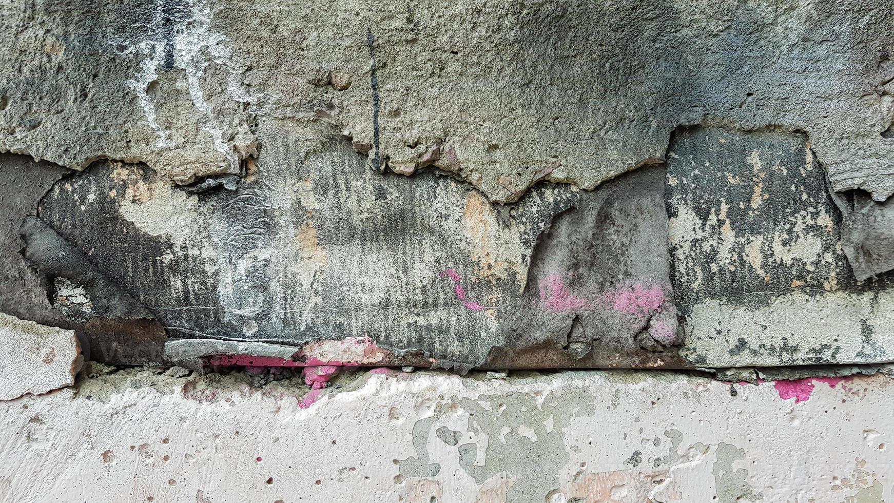 gammal väderbiten målad vägg bakgrundsstruktur. smutsiga skalade gipsväggar. abstrakt färgglad cementväggstruktur och bakgrund, högkvalitativ bild. foto