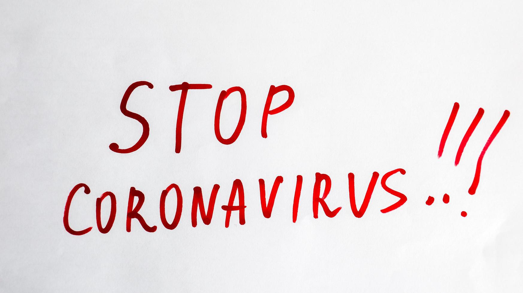 nytt coronavirus - 2019-nkov. stoppa coronavirus inskription med röd markör på ett vitt ark. begreppet karantän coronavirus i världen. foto
