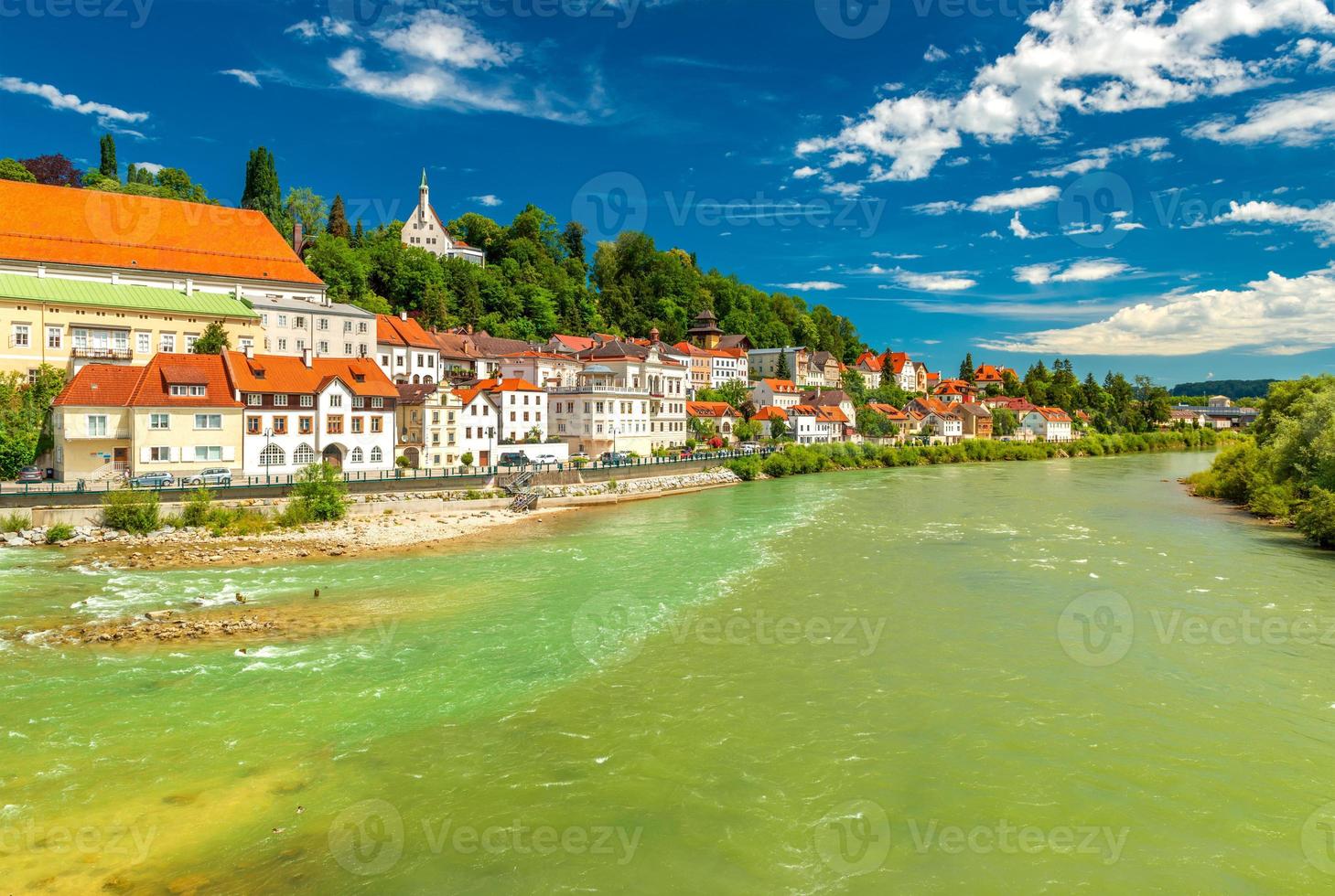 utsikt över floden Steyr i den vackra österrikiska staden Steyr foto