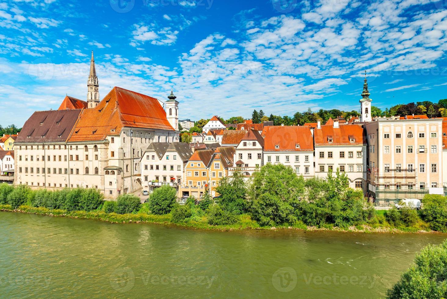 stadsbilden av den medeltida österrikiska staden Steyr, Österrike foto