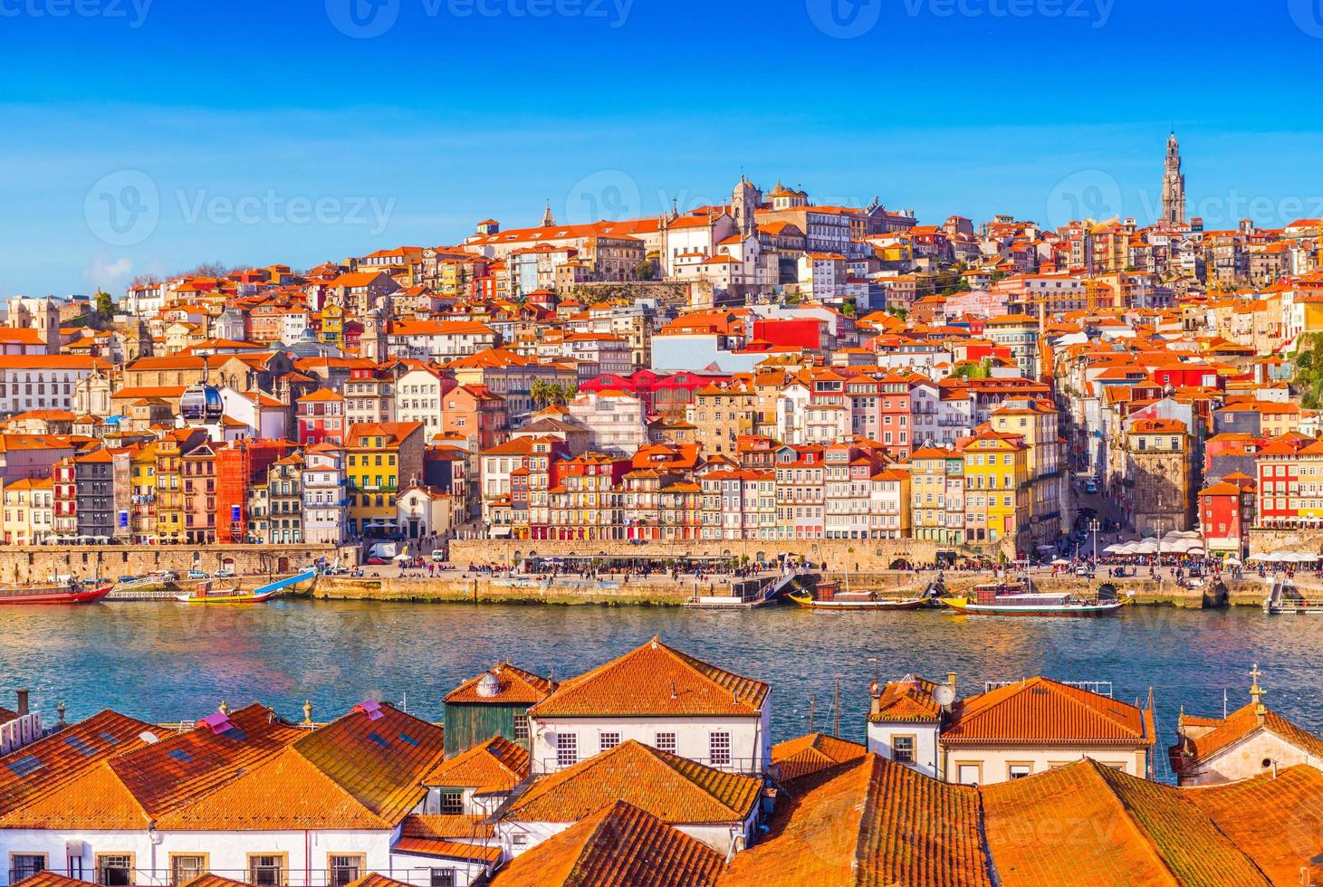 panoramautsikt över den gamla stadskärnan i porto, oporto, portugal foto