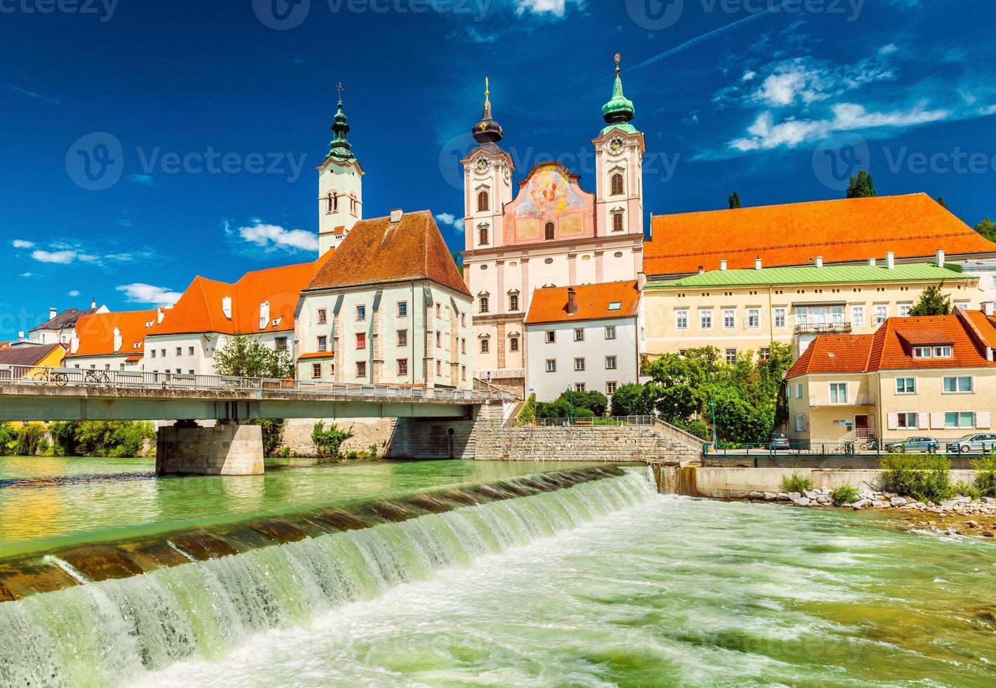 stadsbilden i den vackra österrikiska staden Steyr, övre Österrike foto