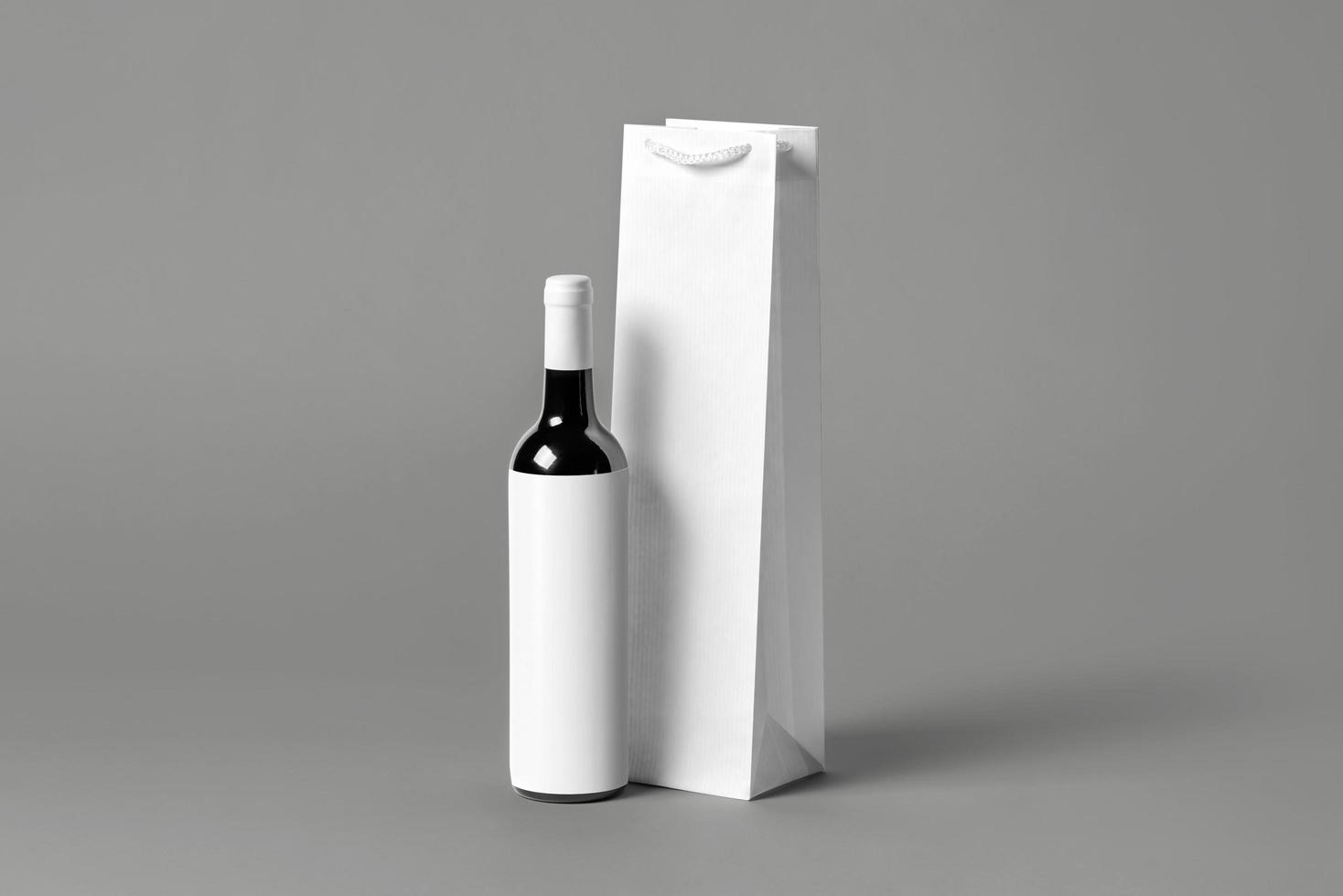 tom lång vit vinflaska väska mockup set, isolerade, 3D-rendering. tom handväska för vin eller vodka mock up. genomskinlig pappersförpackning som passar för butiksmärkning. foto