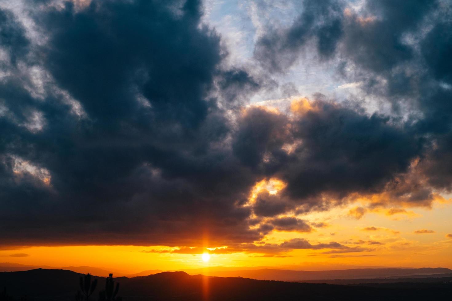 episk solnedgångshimmel foto