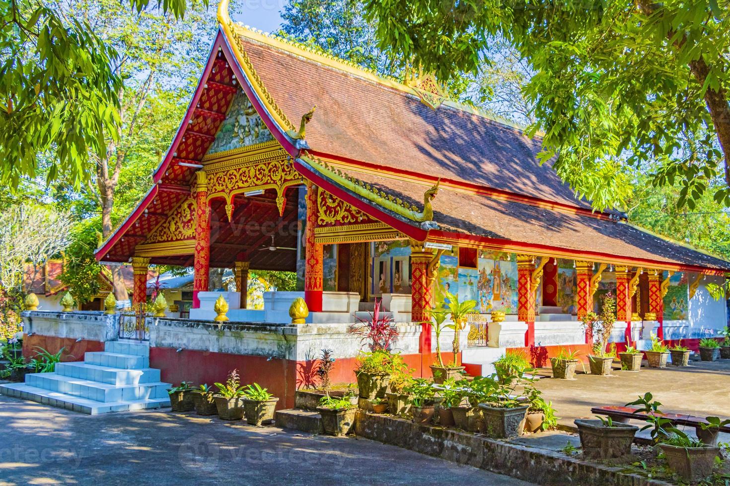 wat phol phao buddhistiska tempel bästa templen luang prabang laos. foto