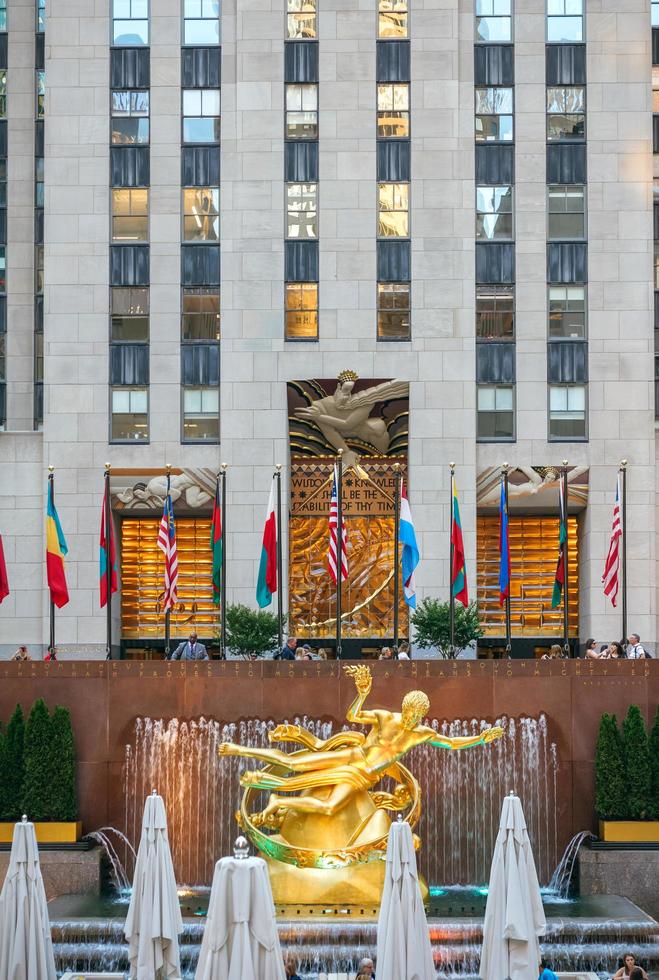 new york city, usa - 21 juni 2016. prometheus staty på rockefeller center i new york city foto