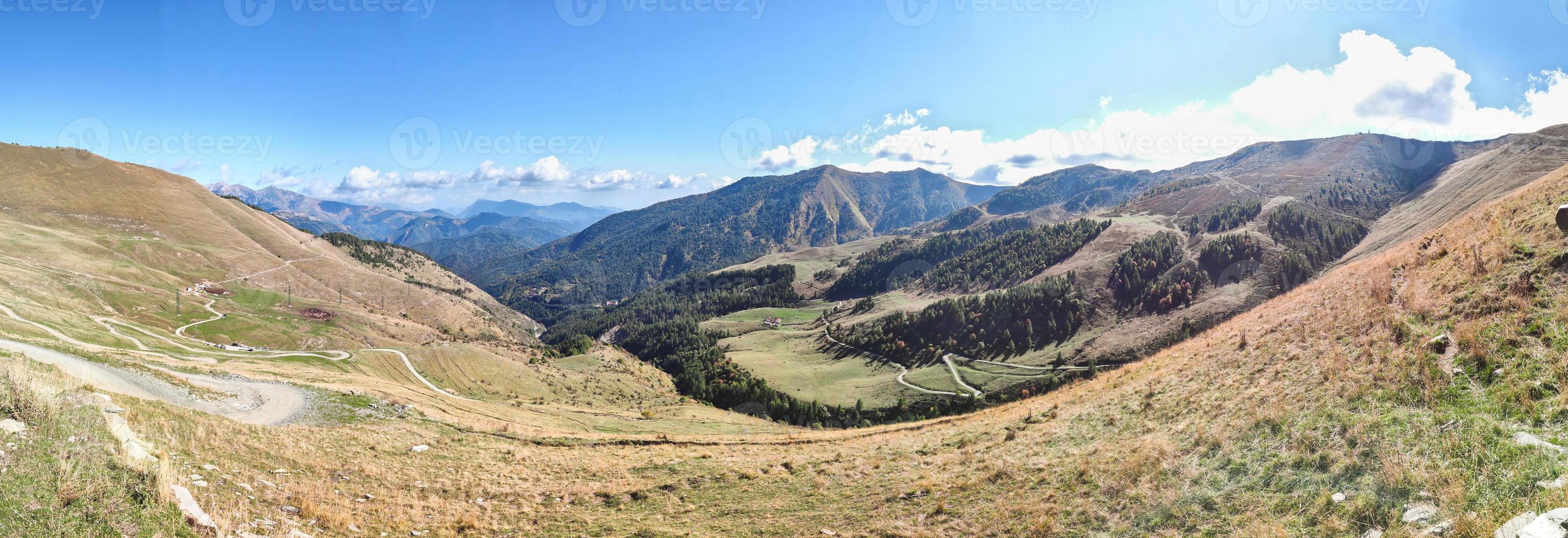 stort landskap av de liguriska alperna i monte saccarello foto