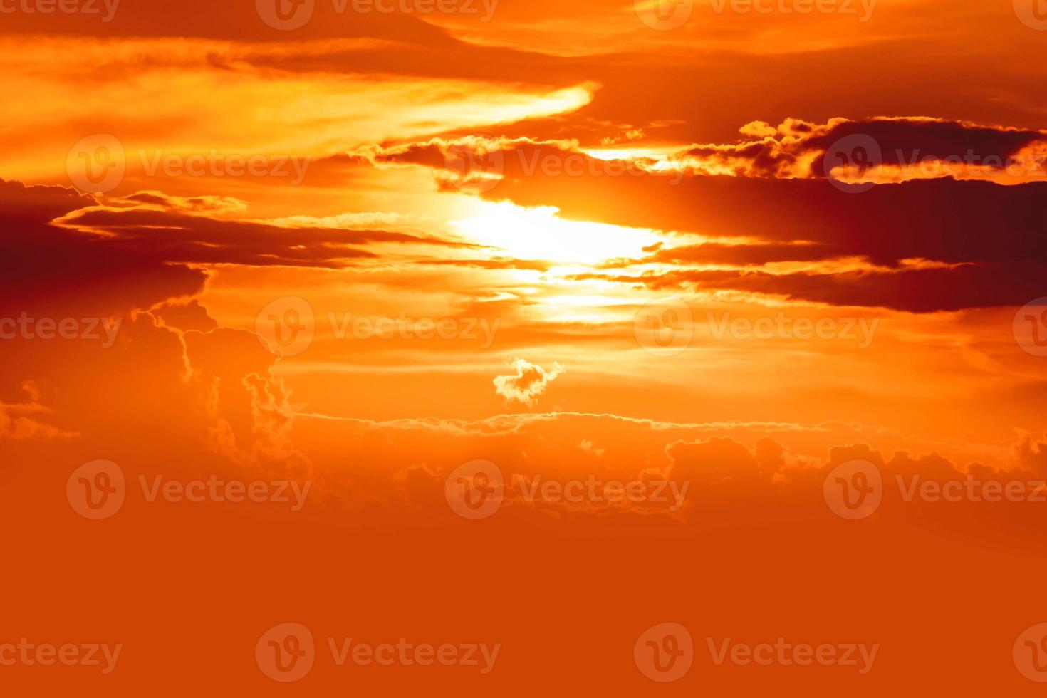 solnedgångshimmel underbar panorama naturlig solnedgång ljus dramatisk himmel foto