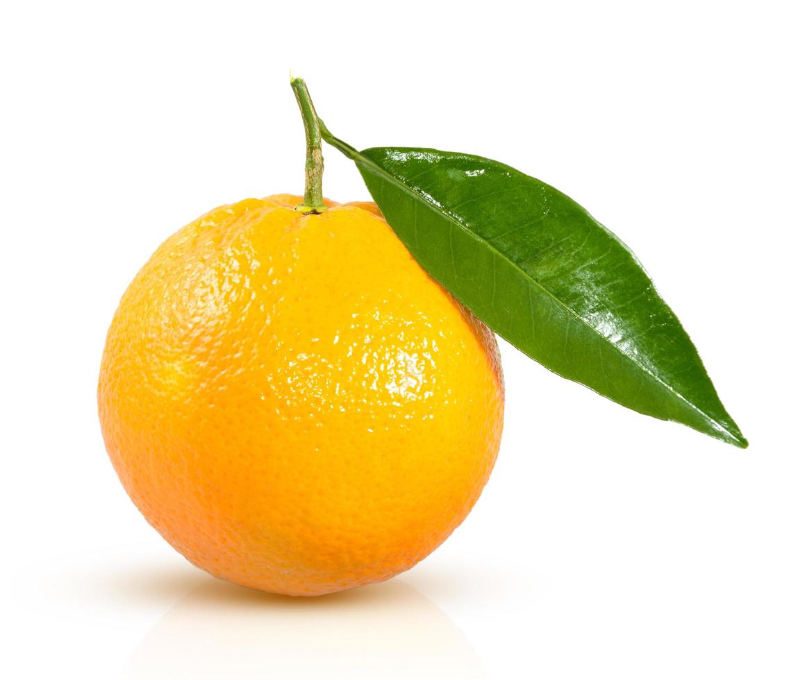 orange frukt isolerad på vit bakgrund foto