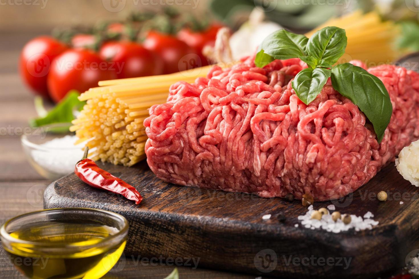 ingredienser för spaghetti bolognese foto