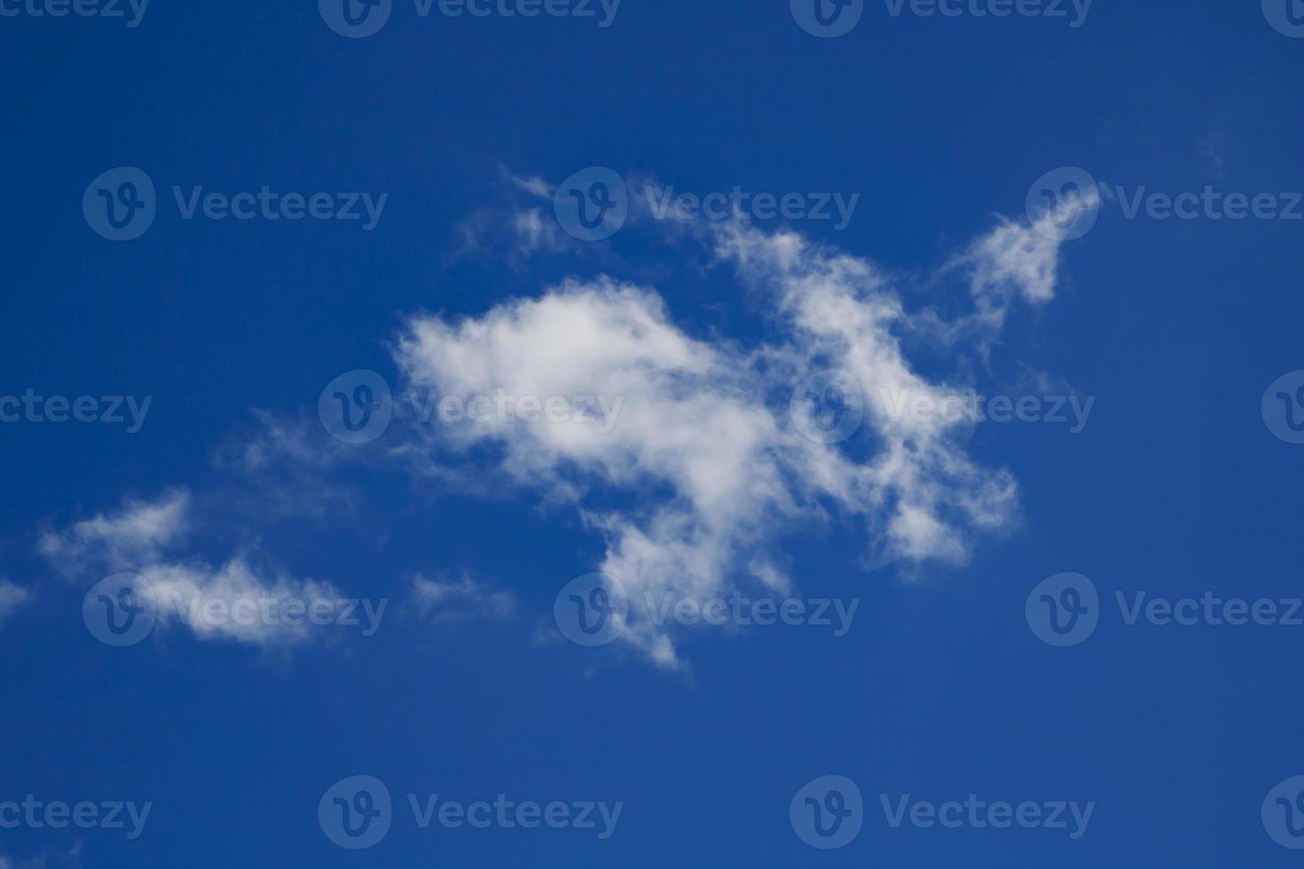 vit moln konsistens. luft material bakgrund. himmel effekt mönster. foto