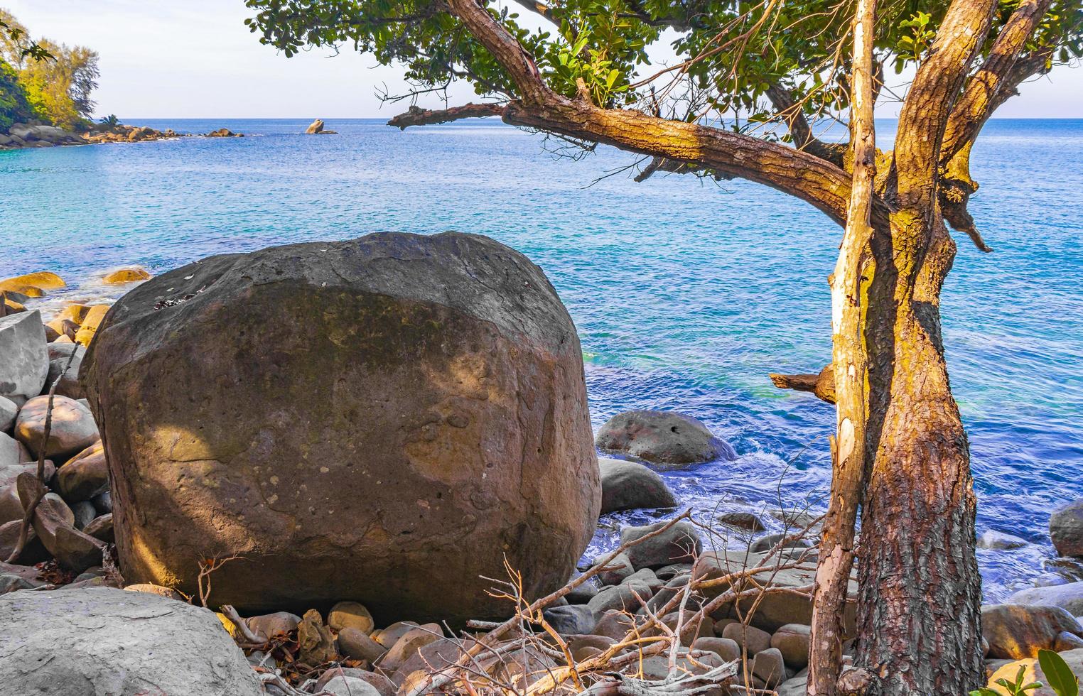 landskap panorama lamru nationalpark i khao lak phang-nga thailand. foto