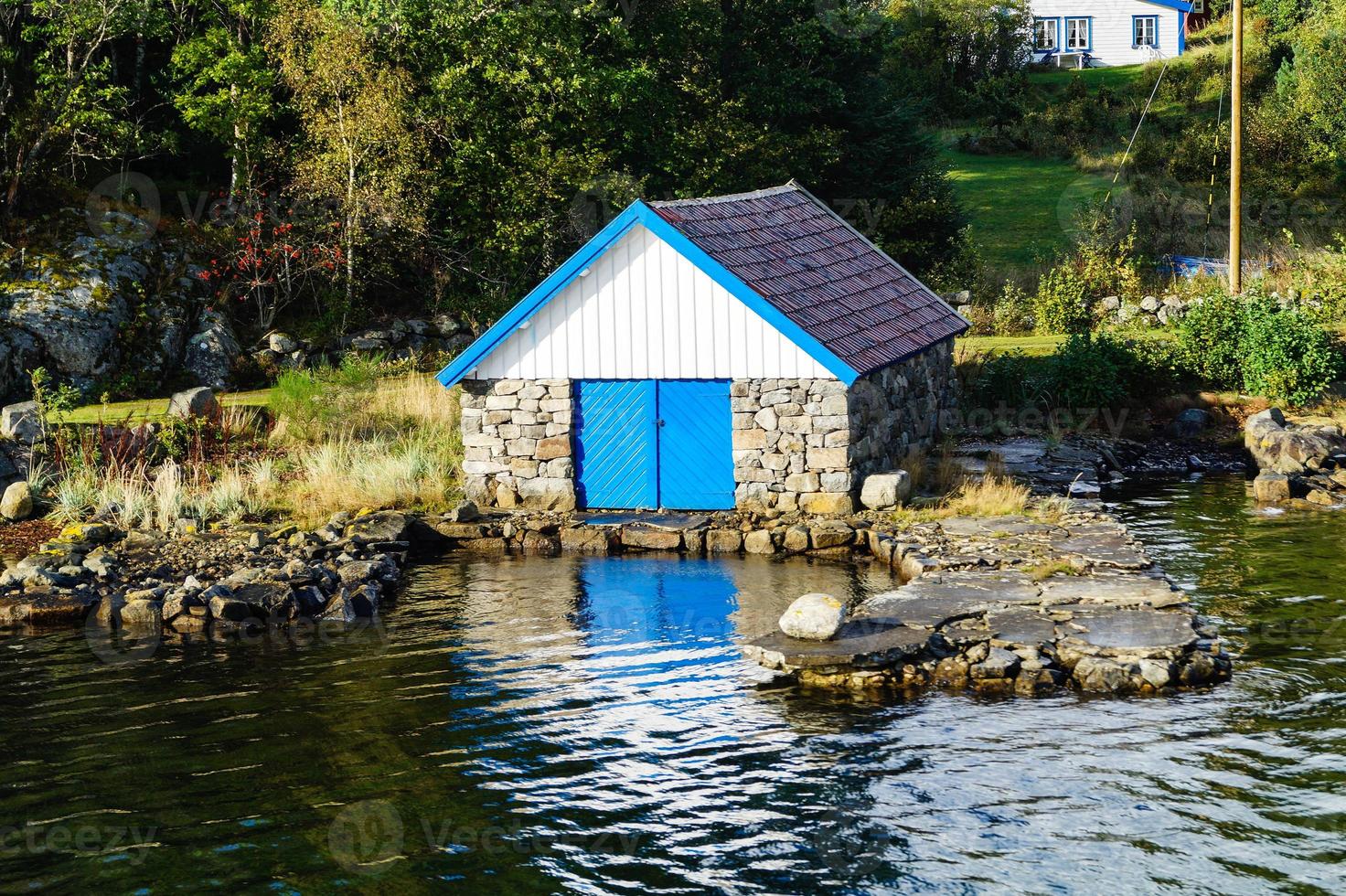 med ett kryssningsfartyg i norska fjordarna foto