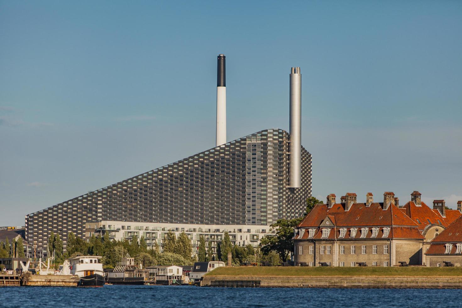 köpenhamn, danmark 2018 - amager bakke, energiverk foto