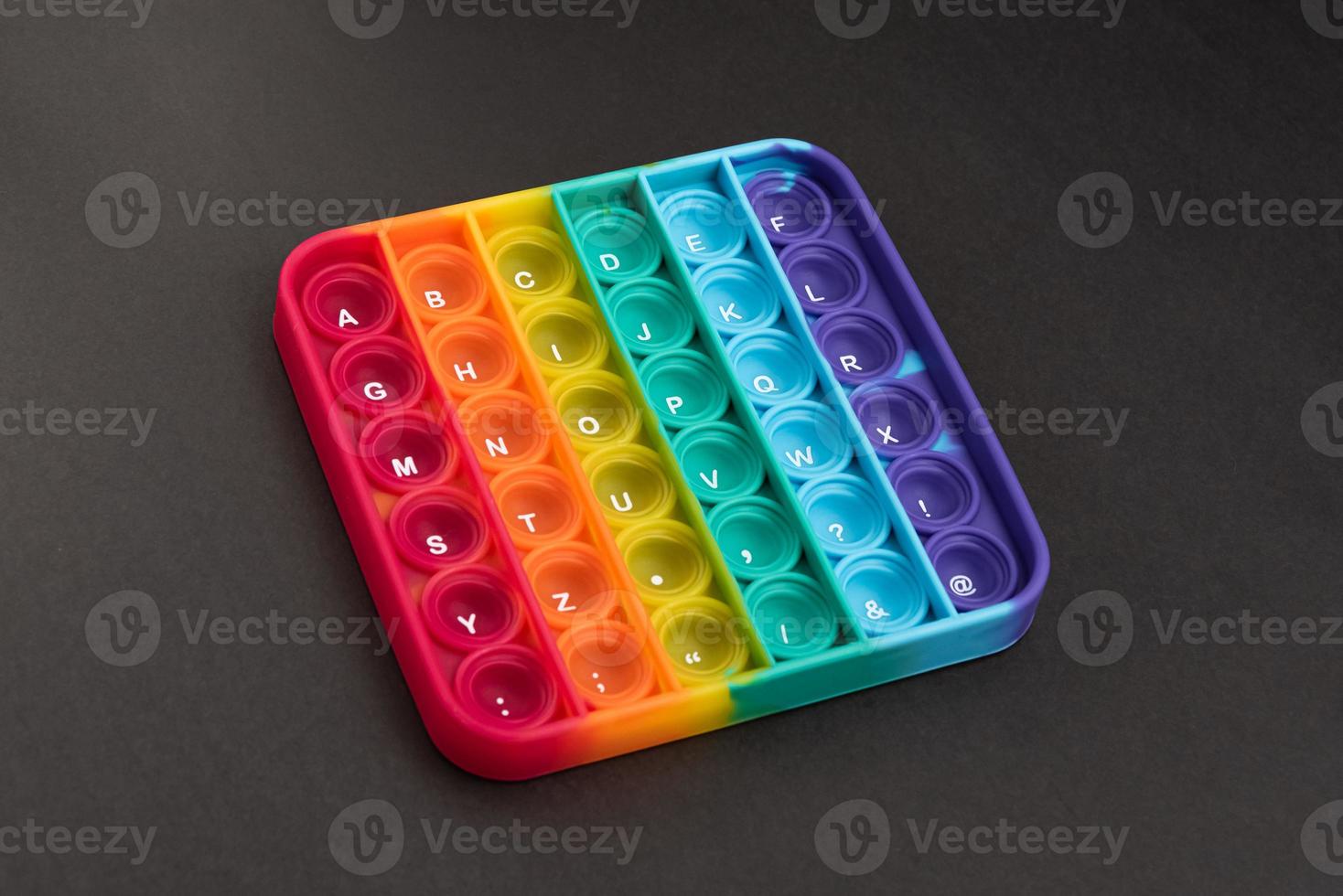 fidget pop it toy regnbågsfärg - antistress, roligt och lärorikt foto