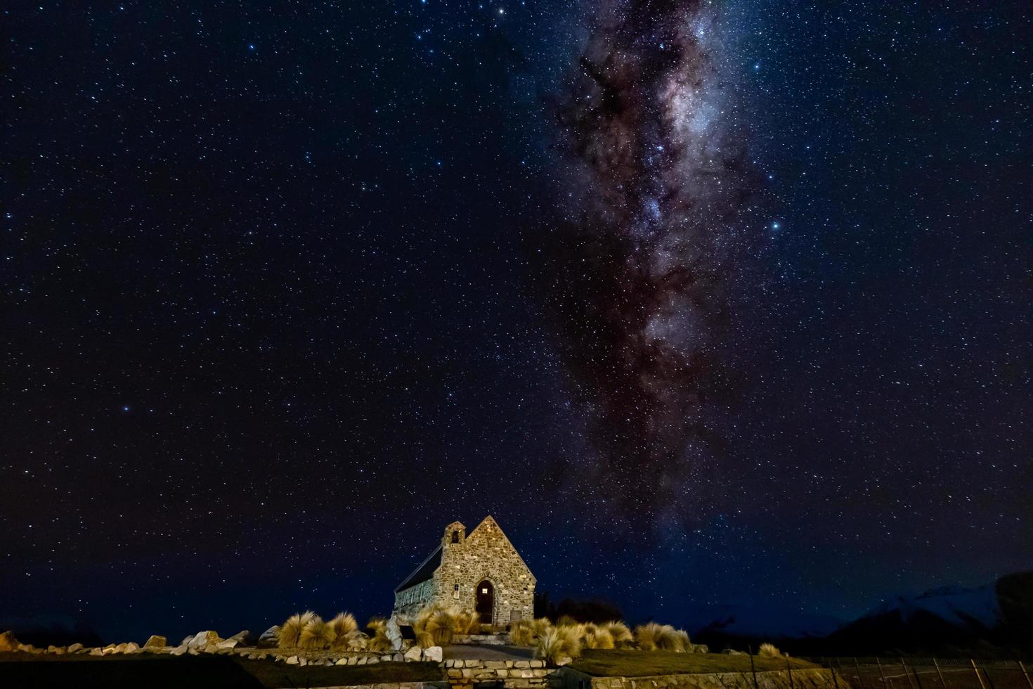 Vintergatan vid Church of the Good Shepherd lake tekapo new zealand foto